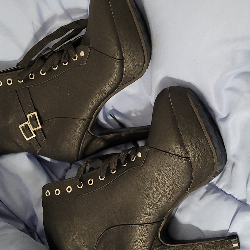 NWOT Women's Size 10 Platform Booties